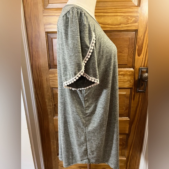 Reb n J Heathered Gray Knit Tunic top Tulip Sleeve Lace Embellishment L - Picture 5 of 8
